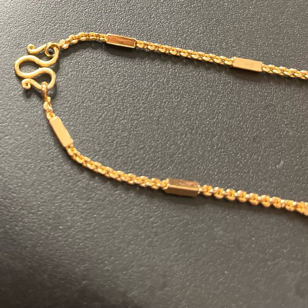 Elegant Gold Chain Necklace